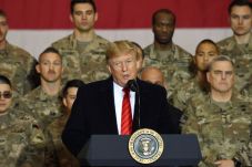 Trump Tegaskan Bakal...