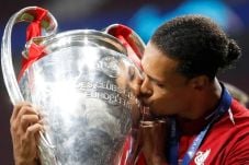 Van Dijk Lebih Layak...