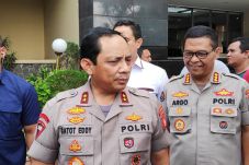 Jokowi Curhat Terjebak...