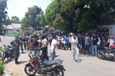Kades Ditangkap, Warga...