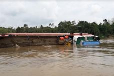 Kapal Pengangkut Alat...