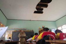 Akibat Pergerakan Tanah,...