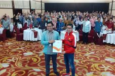 Lewat Gelombang Wakaf,...