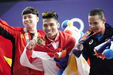 Angkat Besi Tambah Emas,...