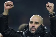 Man City Menang 4-1,...