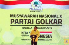 Sampaikan LPJ, Airlangga...