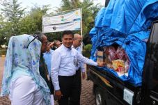 PLN Peduli Serahkan...