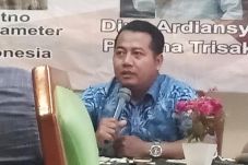 Polemik Rocky, Pengamat:...
