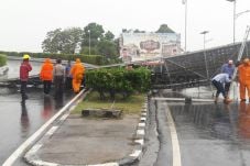 Reklame di Jakarta Rawan...