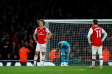 Curi Tiga Poin di Emirates,...
