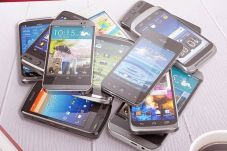 Smartfren Tawarkan Paket...