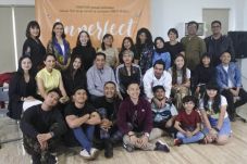 Sutradara Meira dan...