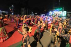 Tarian Kolosal Singa...
