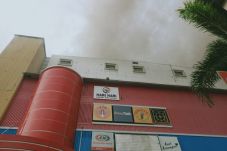 Kebakaran Mal Lokasari,...