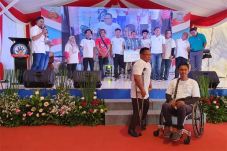 Rangkul Korban, Cara...