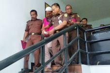 Diduga Korupsi Rp1 Miliar,...