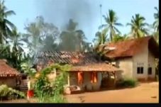 Dilalap Api, Rumah Warga...