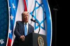 Trump Bilang Orang-orang...