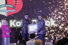 Kota Solok Terima Penghargaan...