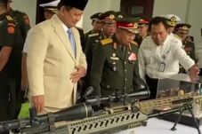 Ditemui Menhan Laos,...