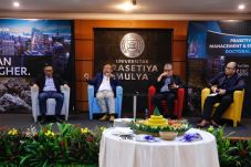 Universitas Prasetiya...