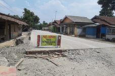 Proyek Terbengkalai,...