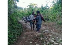 Jalan Rusak Menuju Puskesmas,...