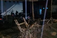 Ini Identitas 2 Orang...