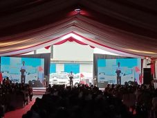 Jokowi Targetkan Ekspor...