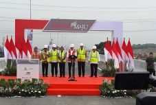 Jokowi Sebut Tol Layang...