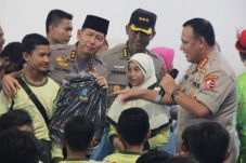 Peduli Masyarakat Kecil,...