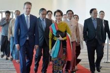 Mengapa Gambia yang...