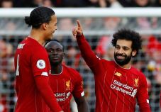 Mohamed Salah Lewati...
