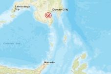 Gempa Bumi 6,9 SR Guncang...
