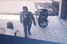 Terekam CCTV, Pencuri...