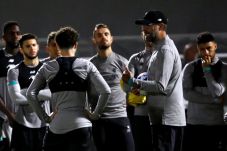 Klopp Gelar Nobar Saat...