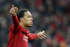 Kalahkan Raheem Sterling,...