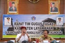 Bupati Suwirta Hadiri...