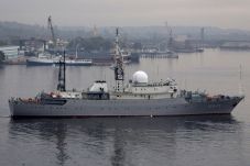 Kapal Mata-mata Rusia...