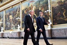 Lewat Telepon, Putin-Macron...