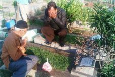 Bagaimana Hukum Duduk...