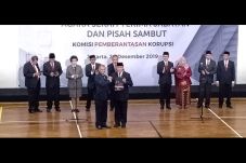 Serahkan Jabatan Ketua...