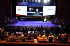 Mahathir: Asing Ingin...