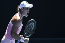 Barty Target Juara Grand...