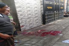 Usai Pesta Miras, Teman...