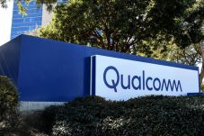 Takut Dicontek, Qualcomm...