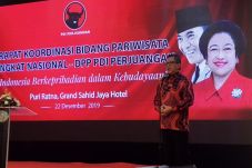 Peringati Hari Ibu,...