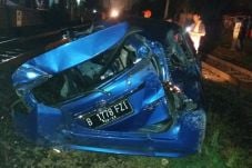 Mobil Sigra Ditabrak...