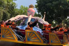 Wahana Kereta Misteri...