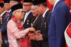 Bupati Suwirta Terima...